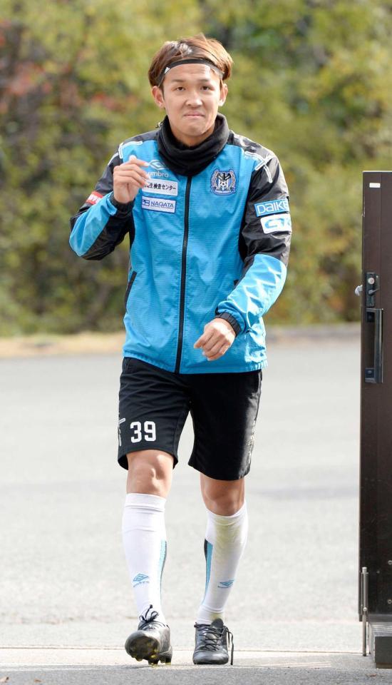 　練習を終え引き揚げるＧ大阪・宇佐美（共同）