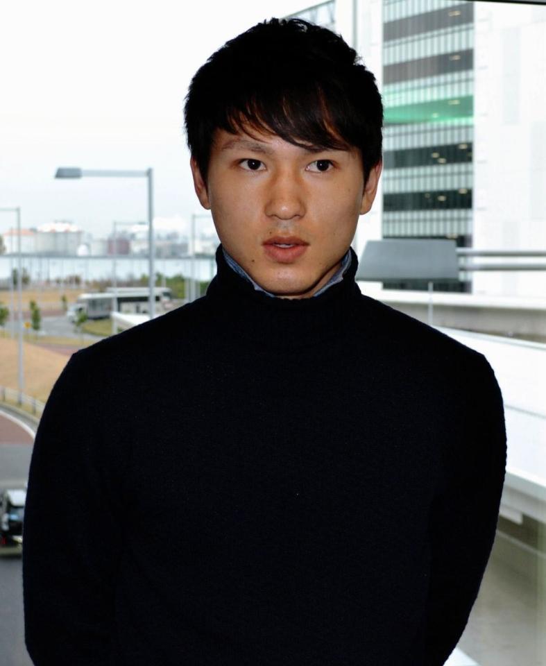 オーストリアから帰国、報道陣の取材に応える南野拓実