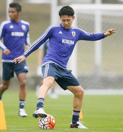 　練習で汗を流す遠藤（共同）