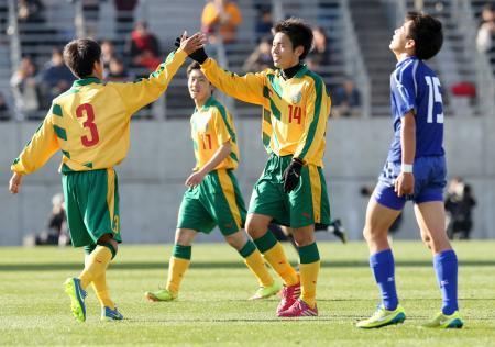 高校サッカー、星稜など１６強へ