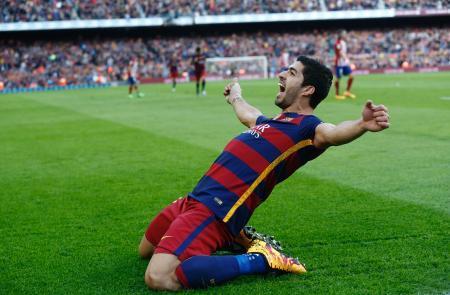 　アトレチコ・マドリード戦でゴールを決め、喜ぶバルセロナのスアレス＝１月３０日（ＡＰ＝共同）