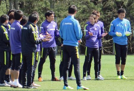 Ｊ１広島、宮崎キャンプ打ち上げ