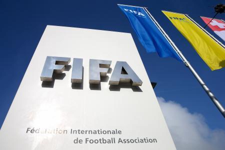 サッカー大仁会長、慎重に見極め