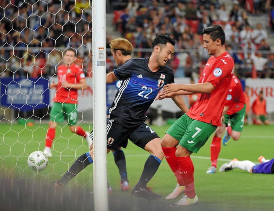 日本対ブルガリア　後半、自身２点目のゴールを決めた日本・吉田＝豊田スタジアム（撮影・堀内翔）