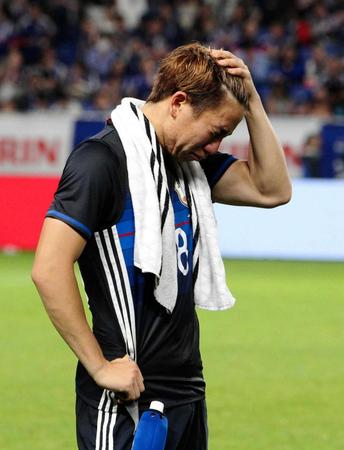 決勝でボスニア・ヘルツェゴビナに敗れ悔し涙をみせる浅野（撮影・持木克友）　