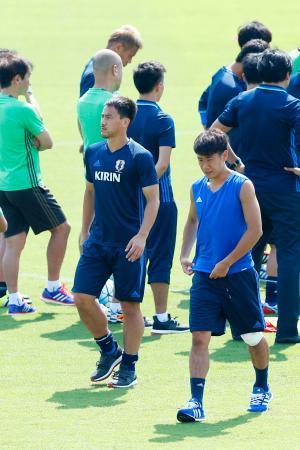 サッカー日本代表、練習を再開