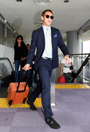 イタリアから帰国した本田圭佑=成田空港(撮影・棚橋慶太)