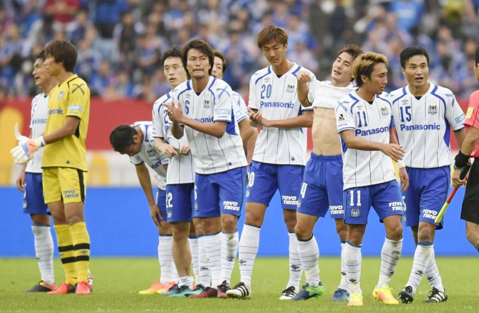 　横浜Ｍと引き分けたＧ大阪イレブン＝日産スタジアム