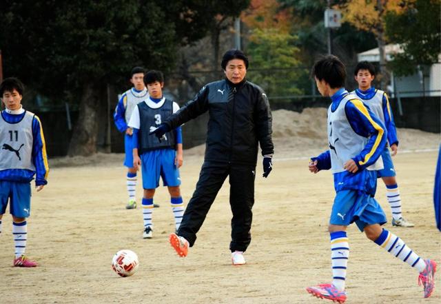 高松商イレブン、アテネ五輪代表監督・山本氏から指導