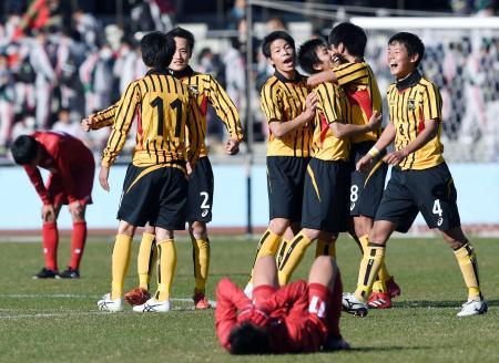 青森山田、仰星など４強 高校サッカー、東福岡敗退