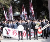 優勝パレードで鹿島神宮まで練り歩いた鹿島の選手たち