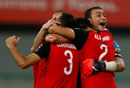 　サッカーのアフリカ選手権で準決勝進出を決め、喜ぶエジプトの選手たち＝ガボン（ロイター＝共同）