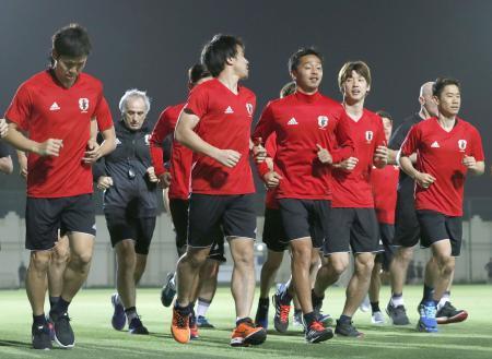 サッカー日本、アルアインで練習 ＵＡＥ戦へ大迫、岡崎ら