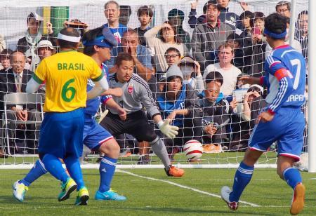 Ｂサッカー、ブラジルと親善試合 日本、１-４で完敗