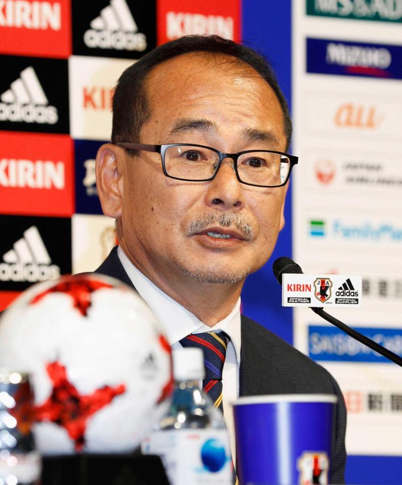 　Ｕ－２０Ｗ杯の日本代表を発表する内山監督