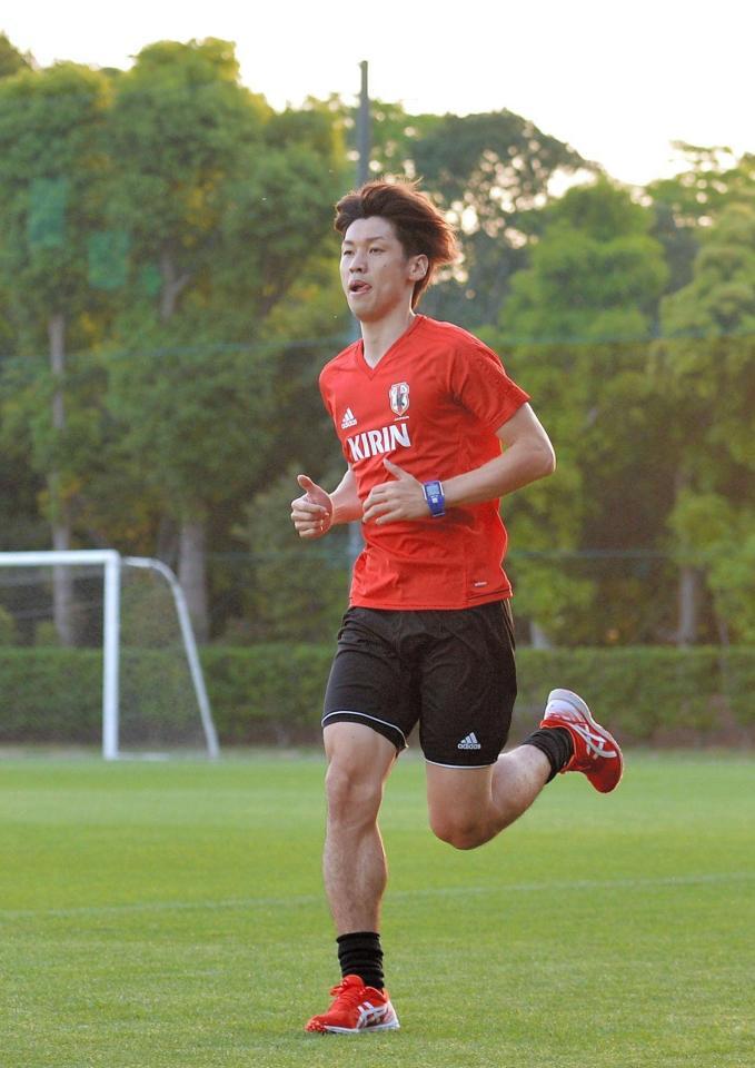 　ランニングで汗を流す大迫勇也＝千葉県内