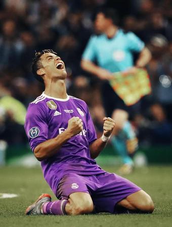 　欧州ＣＬで２連覇し、喜ぶＲマドリードのロナルド＝カーディフ（ゲッティ＝共同）