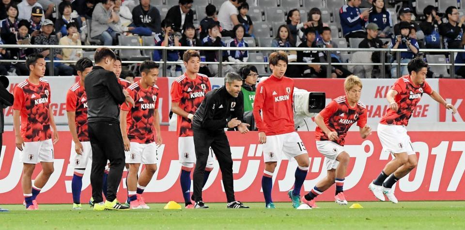 　日本代表スタメンの３トップは大迫（右から３人目）、久保（左）、原口（右から２人目）となった