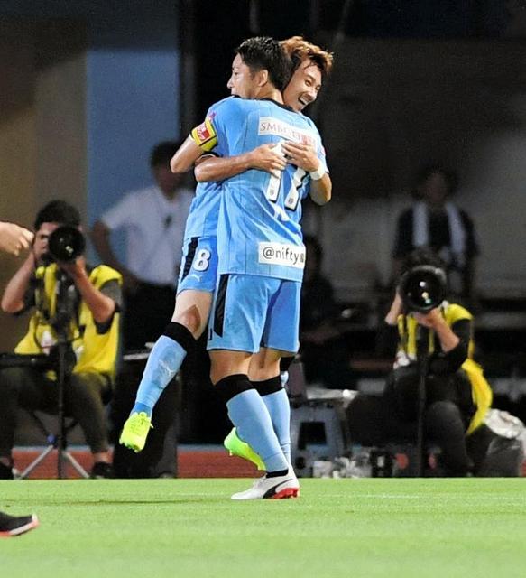 川崎・小林が先制ゴール、阿部も２点目決める　ホームで浦和にリード