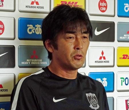 甲府戦に向けて会見する浦和・堀監督