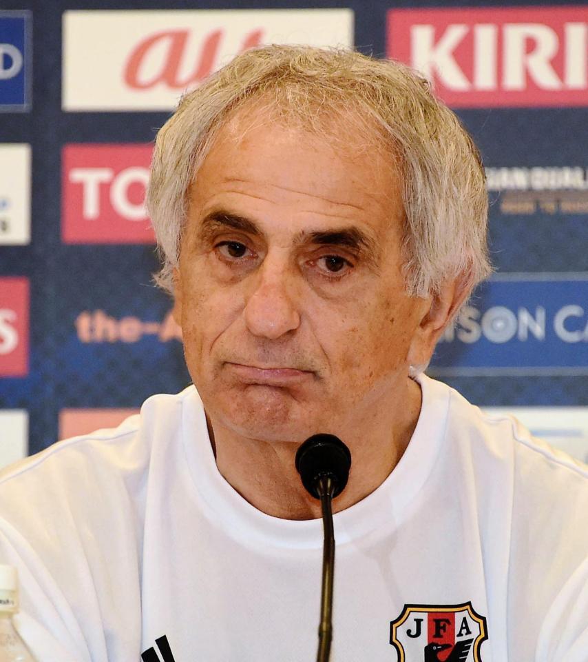 神妙な顔つきのハリルホジッチ監督＝埼玉スタジアム