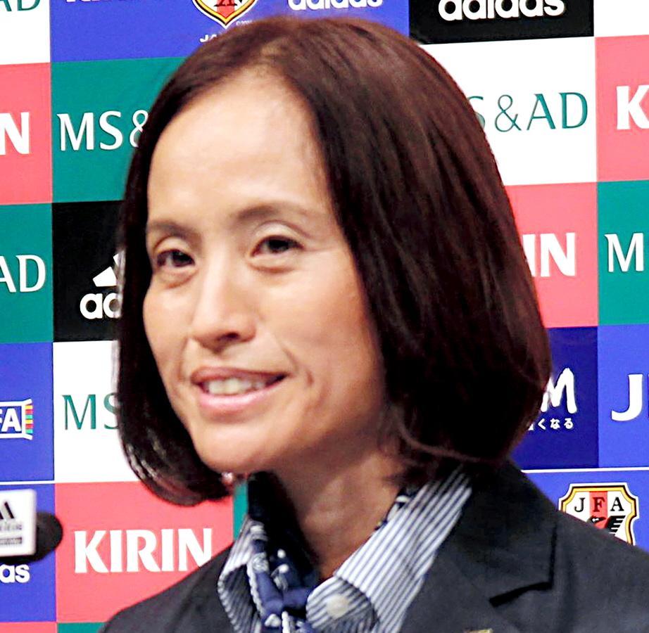 日本女子代表の高倉麻子監督