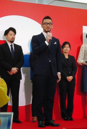 「ＨＥＲＯｓ」プロジェクト発足会見に出席した中田英寿氏。左は田臥勇太、右は川澄奈穂美