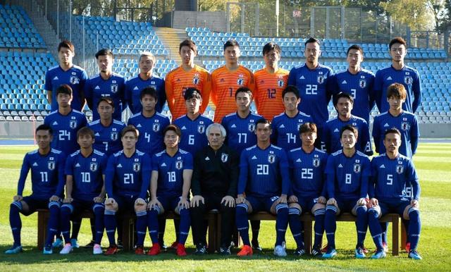 日本代表 新ユニホームで集合写真 初招集の長沢は背番号 ２５ サッカー デイリースポーツ Online