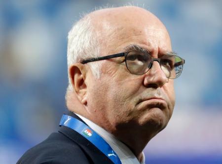 サッカーのイタリア連盟会長が辞任 代表がＷ杯欧州予選で敗退