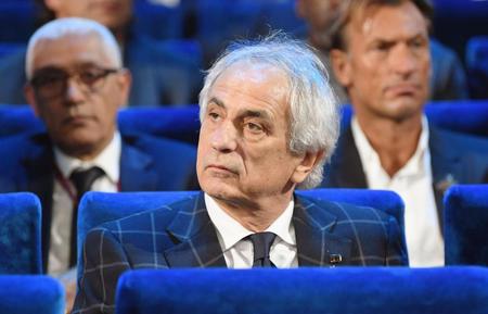 　サッカーＷ杯ロシア大会の抽選会場に入った日本代表のハリルホジッチ監督＝１日、モスクワ（ゲッティ＝共同）