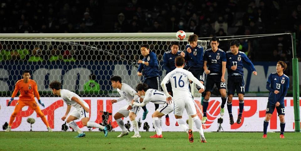 韓国が逆転 チョン ウヨンがブレ球ｆｋ サイド攻撃にハリル日本苦戦 サッカー デイリースポーツ Online