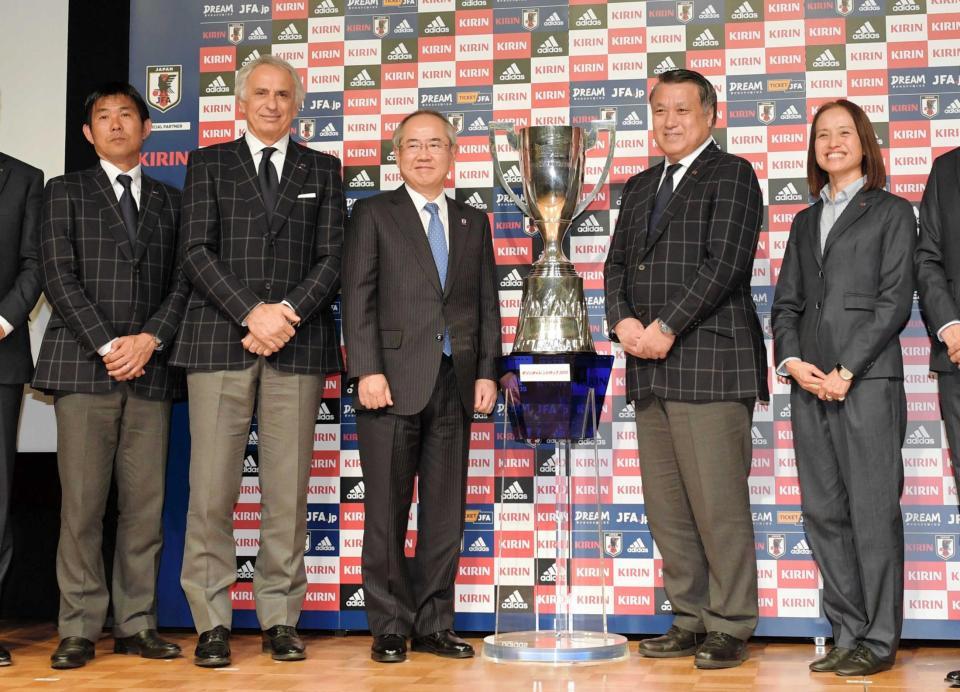 　次期会長選挙へ立候補する田嶋会長（右から２人目）