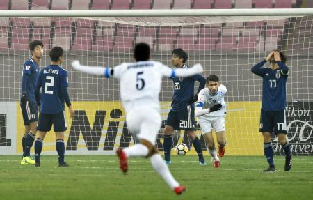 サッカー日本、８強止まり 準々決勝でウズベクに０-４