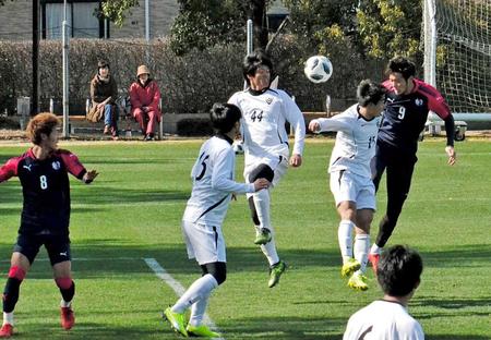 　鹿屋体育大との練習試合で実戦復帰し、先制ゴールを決めたＣ大阪・杉本