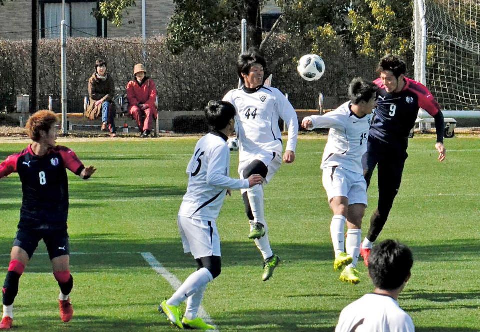 　鹿屋体育大との練習試合で実戦復帰し、先制ゴールを決めたＣ大阪・杉本