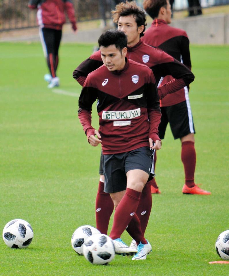神戸 タイ代表ティーラトン合流 jリーグは夢だった 左サイドバックとして期待 サッカー デイリースポーツ Online 神戸 タイ代表ティーラトン合流 jリーグは夢だった 左サイドバックとして期待 サッカー デイリースポーツ Online