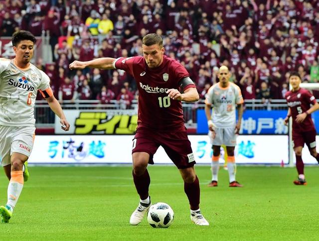 神戸・ポドルスキ　４失点大敗に「言葉を探すのが難しい」