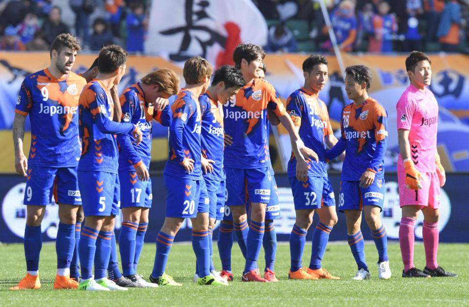 　後半に追い付かれ、浦和と引き分けた長崎イレブン＝トラスタ