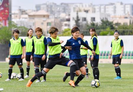 　オーストラリア戦に向けて調整するサッカー女子日本代表イレブン＝アンマン（共同）