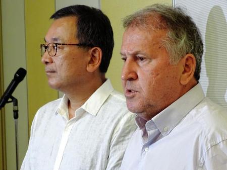 　Ｊリーグ２５周年ワークショップに出席したジーコ氏（右）と村井チェアマン