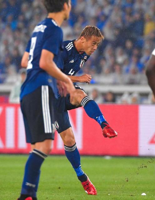本田圭佑 前半は存在感 ｆｋにシュート 雄叫び ただスピード面に課題も サッカー デイリースポーツ Online