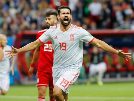 　イラン-スペイン　後半、先制ゴールを決め喜ぶスペインのディエゴコスタ＝カザン（共同）