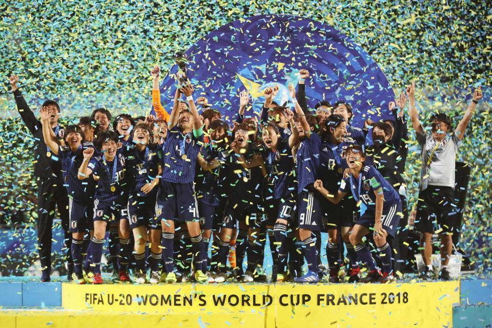 　サッカーＵ－２０女子Ｗ杯で、スペインを破って優勝し、喜ぶ日本イレブン（ＦＩＦＡ提供・ゲッティ＝共同）