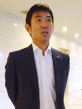 　大阪市内で取材に応じるサッカー日本代表の森保監督＝１２日
