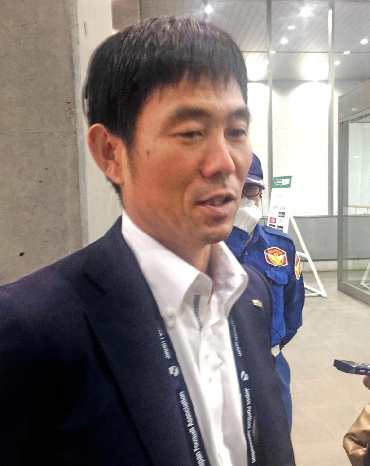 Ｊ２の東京Ｖ－甲府戦を視察した日本代表・森保監督