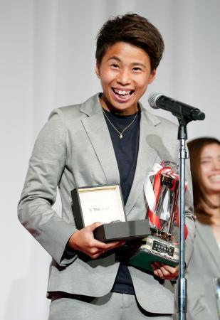 サッカー、田中美南が最優秀選手 初選出、なでしこリーグ表彰式