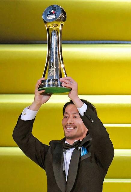 家長ＭＶＰ！史上初の川崎から３年連続選出“盟友”本田からサプライズメッセージも