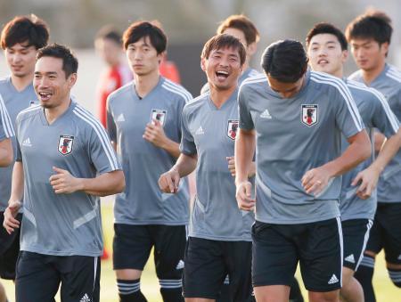 日本代表、全２３選手そろい練習 サッカーアジア杯、９日に初戦