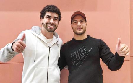 　来日したデサバト（右）とメンデス