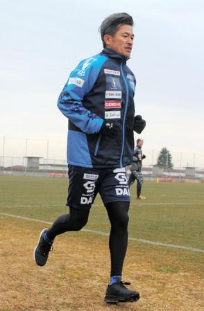 　ランニングする横浜ＦＣ・三浦